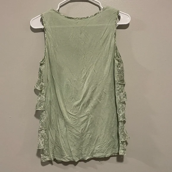 Northern Reflections Green Floral Ruffle Tank Top - Picture 5 of 6